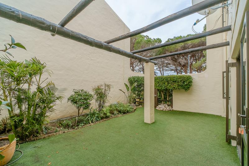To Let 3 Bedroom Property for Rent in Meadowridge Western Cape